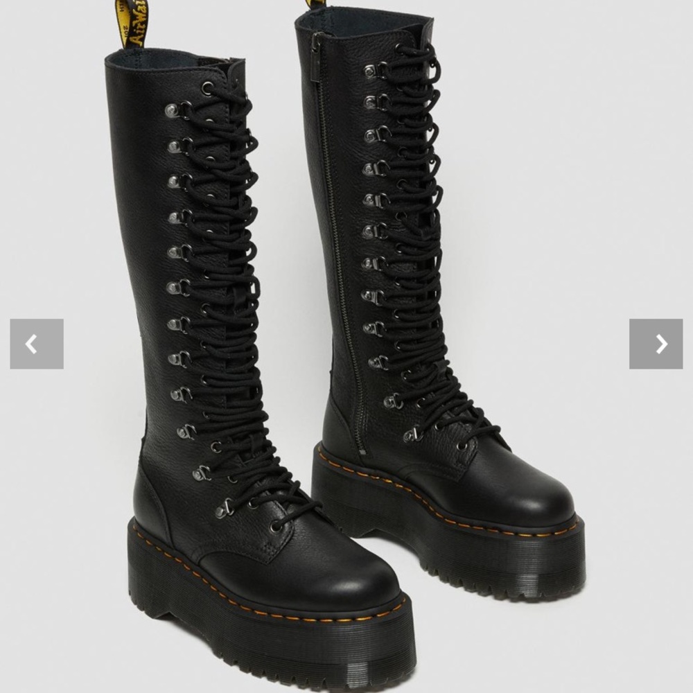 Doctor Martens knee high platform lace boots size 7 NEVER WORN